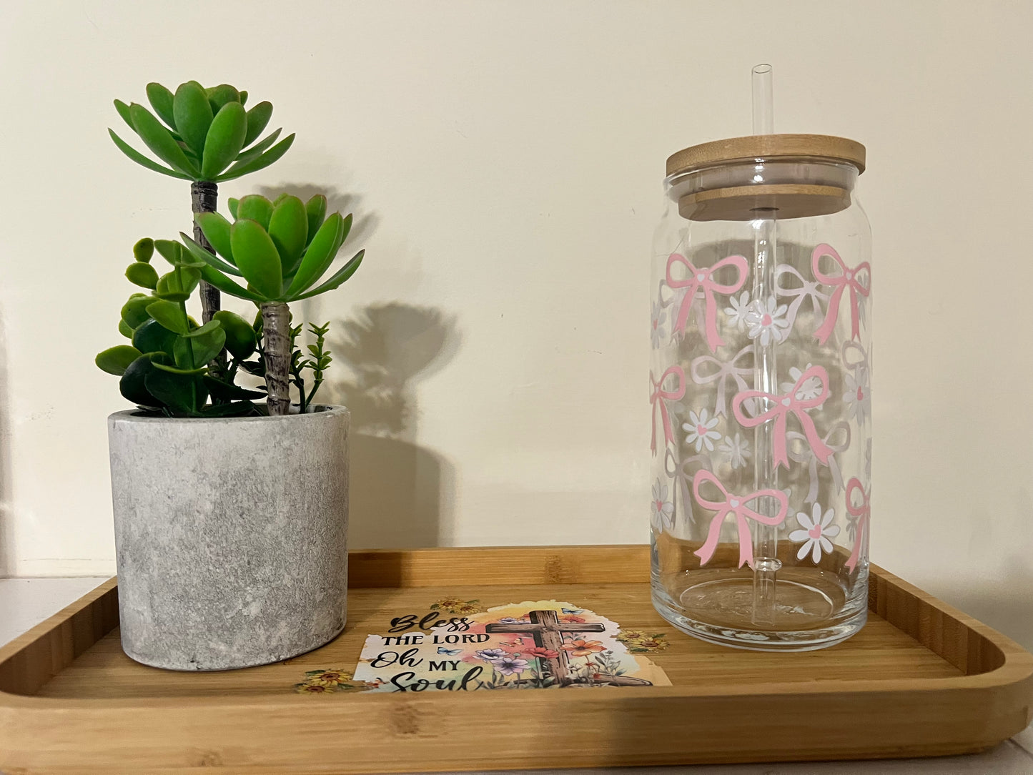 Bows and Daisies 20oz Glass Tumbler